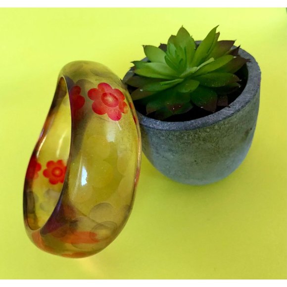 Flower Power Vintage Lucite Freeform Bangle Bracelet - Picture 1 of 6